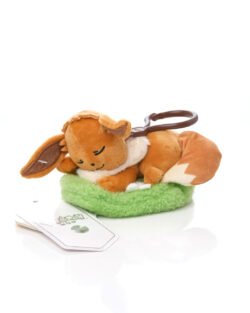 peluche llavero evee pokemon durmiendo